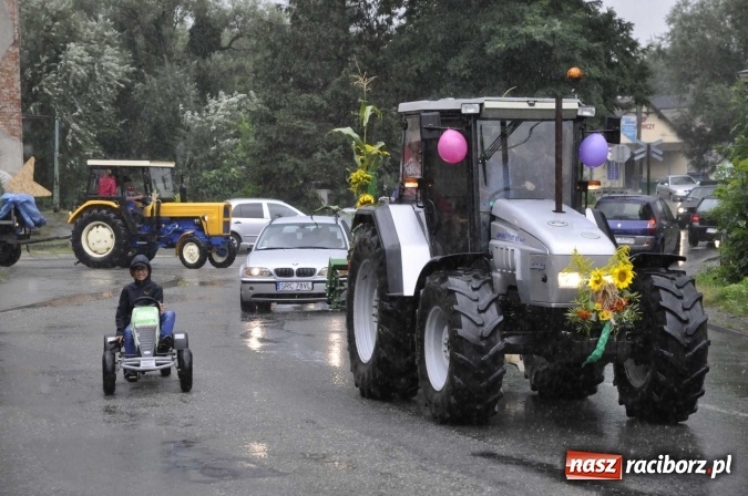 Zdjęcie w galerii na portalu naszraciborz.pl: W Pietrowicach Wielkich lunęło, więc dożynki odbyły się pod dachem wiadomości z regionu