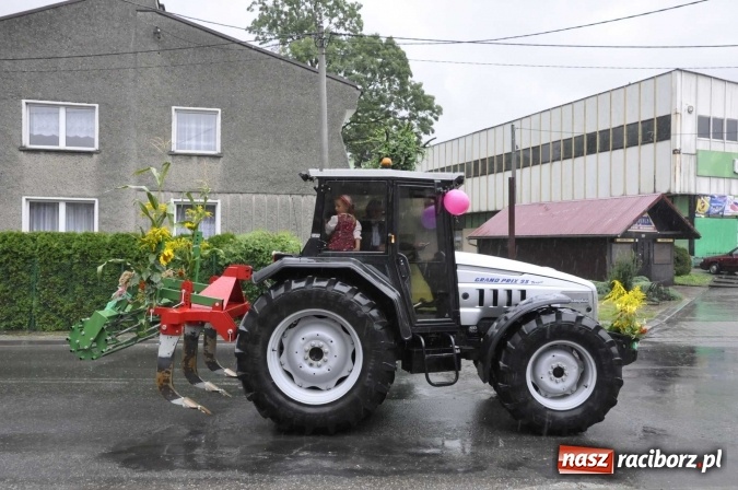 Zdjęcie w galerii na portalu naszraciborz.pl: W Pietrowicach Wielkich lunęło, więc dożynki odbyły się pod dachem wiadomości z regionu