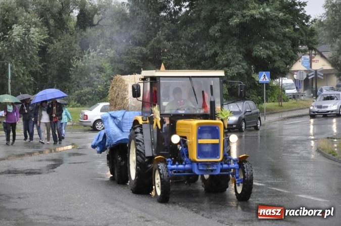 Zdjęcie w galerii na portalu naszraciborz.pl: W Pietrowicach Wielkich lunęło, więc dożynki odbyły się pod dachem wiadomości z regionu