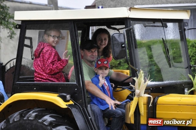 Zdjęcie w galerii na portalu naszraciborz.pl: W Pietrowicach Wielkich lunęło, więc dożynki odbyły się pod dachem wiadomości z regionu