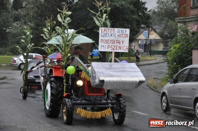 Zdjęcie w galerii na portalu naszraciborz.pl: W Pietrowicach Wielkich lunęło, więc dożynki odbyły się pod dachem wiadomości z regionu
