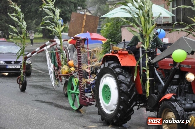 Zdjęcie w galerii na portalu naszraciborz.pl: W Pietrowicach Wielkich lunęło, więc dożynki odbyły się pod dachem wiadomości z regionu