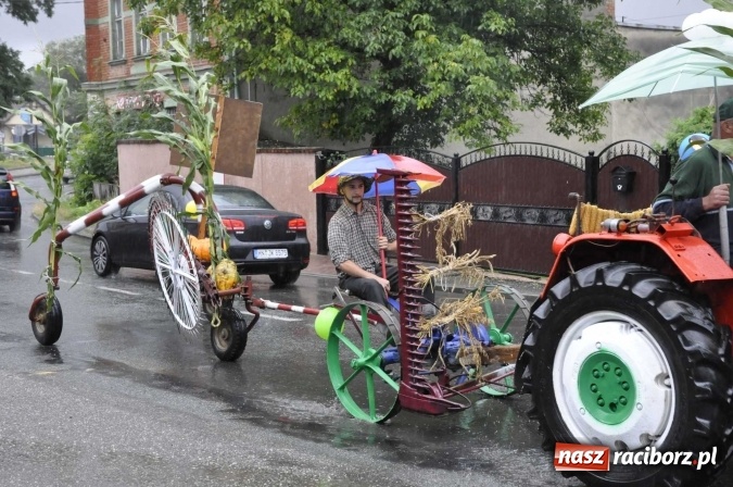 Zdjęcie w galerii na portalu naszraciborz.pl: W Pietrowicach Wielkich lunęło, więc dożynki odbyły się pod dachem wiadomości z regionu