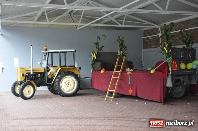 Zdjęcie w galerii na portalu naszraciborz.pl: W Pietrowicach Wielkich lunęło, więc dożynki odbyły się pod dachem wiadomości z regionu