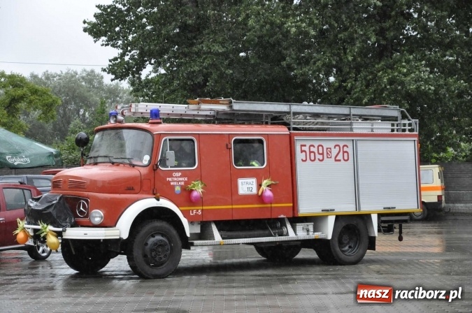 Zdjęcie w galerii na portalu naszraciborz.pl: W Pietrowicach Wielkich lunęło, więc dożynki odbyły się pod dachem wiadomości z regionu