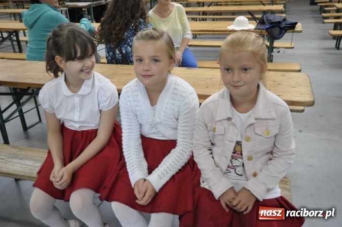 Zdjęcie w galerii na portalu naszraciborz.pl: W Pietrowicach Wielkich lunęło, więc dożynki odbyły się pod dachem wiadomości z regionu