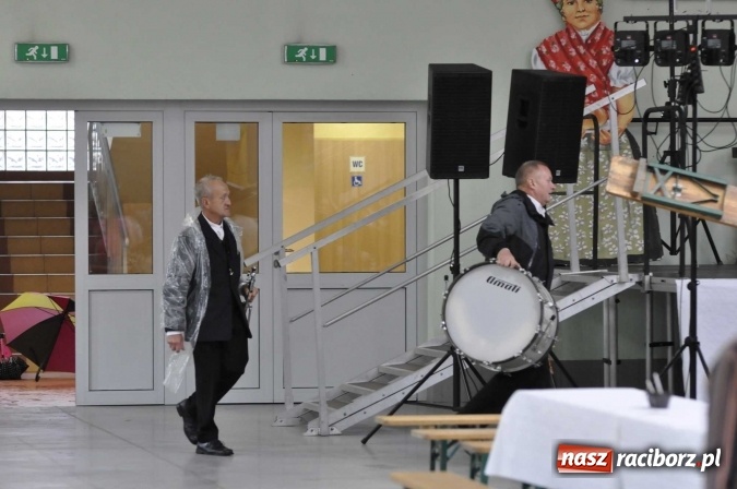 Zdjęcie w galerii na portalu naszraciborz.pl: W Pietrowicach Wielkich lunęło, więc dożynki odbyły się pod dachem wiadomości z regionu