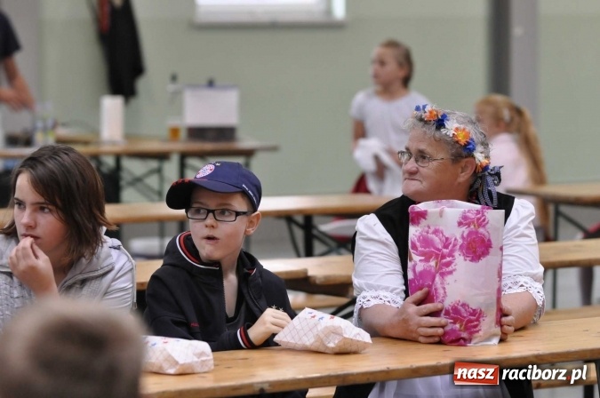 Zdjęcie w galerii na portalu naszraciborz.pl: W Pietrowicach Wielkich lunęło, więc dożynki odbyły się pod dachem wiadomości z regionu