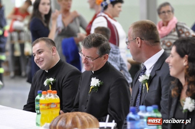 Zdjęcie w galerii na portalu naszraciborz.pl: W Pietrowicach Wielkich lunęło, więc dożynki odbyły się pod dachem wiadomości z regionu