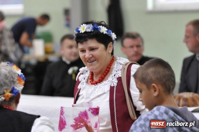 Zdjęcie w galerii na portalu naszraciborz.pl: W Pietrowicach Wielkich lunęło, więc dożynki odbyły się pod dachem wiadomości z regionu