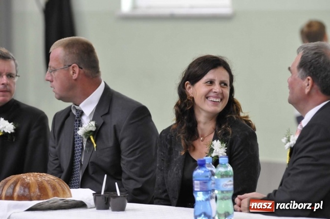 Zdjęcie w galerii na portalu naszraciborz.pl: W Pietrowicach Wielkich lunęło, więc dożynki odbyły się pod dachem wiadomości z regionu