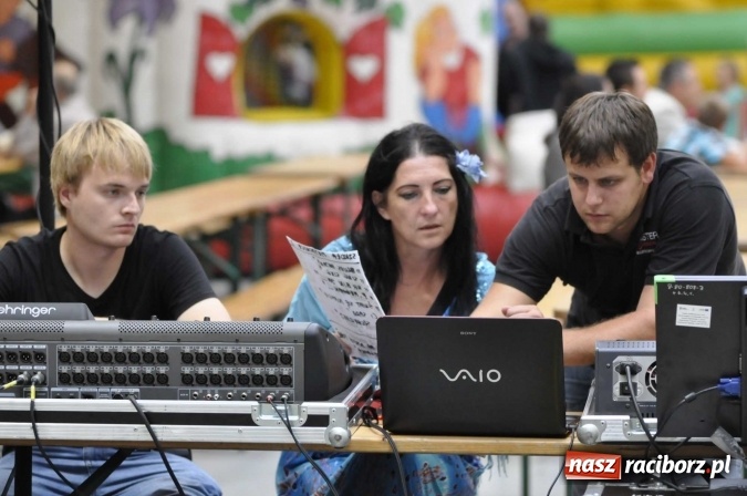 Zdjęcie w galerii na portalu naszraciborz.pl: W Pietrowicach Wielkich lunęło, więc dożynki odbyły się pod dachem wiadomości z regionu