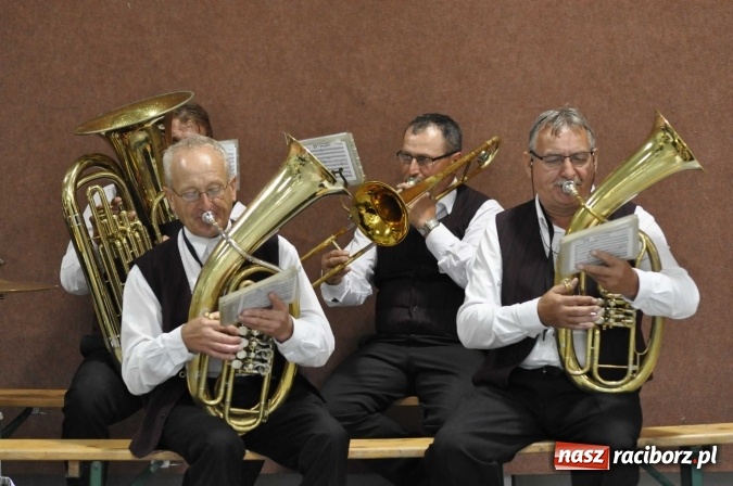 Zdjęcie w galerii na portalu naszraciborz.pl: W Pietrowicach Wielkich lunęło, więc dożynki odbyły się pod dachem wiadomości z regionu