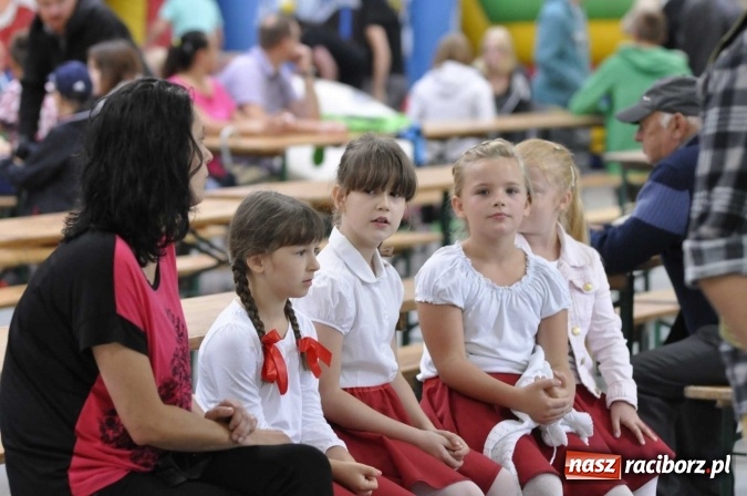 Zdjęcie w galerii na portalu naszraciborz.pl: W Pietrowicach Wielkich lunęło, więc dożynki odbyły się pod dachem wiadomości z regionu