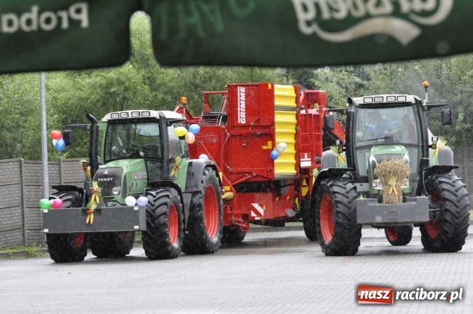 Zdjęcie w galerii na portalu naszraciborz.pl: W Pietrowicach Wielkich lunęło, więc dożynki odbyły się pod dachem wiadomości z regionu