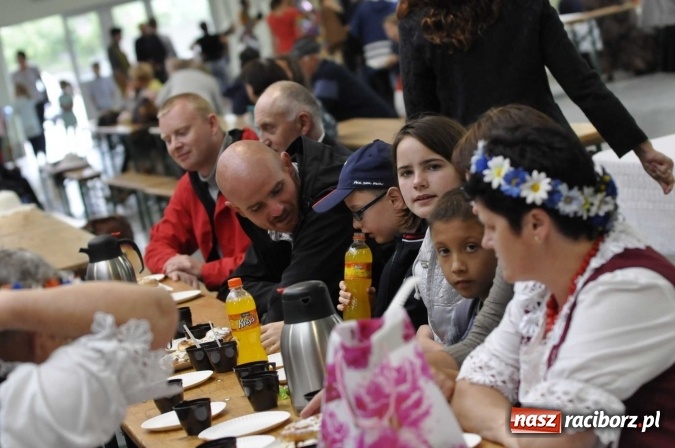 Zdjęcie w galerii na portalu naszraciborz.pl: W Pietrowicach Wielkich lunęło, więc dożynki odbyły się pod dachem wiadomości z regionu