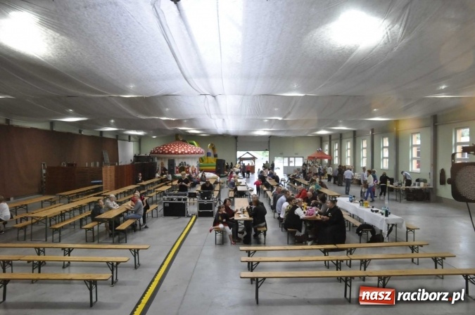 Zdjęcie w galerii na portalu naszraciborz.pl: W Pietrowicach Wielkich lunęło, więc dożynki odbyły się pod dachem wiadomości z regionu