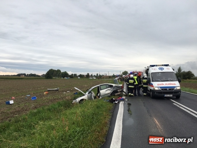 Zdjęcie w galerii na portalu naszraciborz.pl: 45-latek z passata wyprzedzał na łuku drogi. To doprowadziło do czołowego zderzenia wiadomości z regionu