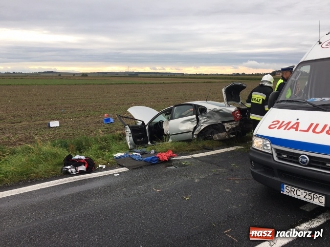 Zdjęcie w galerii na portalu naszraciborz.pl: 45-latek z passata wyprzedzał na łuku drogi. To doprowadziło do czołowego zderzenia wiadomości z regionu