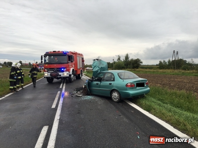 Zdjęcie w galerii na portalu naszraciborz.pl: 45-latek z passata wyprzedzał na łuku drogi. To doprowadziło do czołowego zderzenia wiadomości z regionu