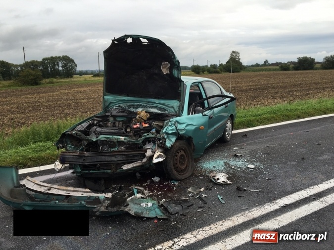 Zdjęcie w galerii na portalu naszraciborz.pl: 45-latek z passata wyprzedzał na łuku drogi. To doprowadziło do czołowego zderzenia wiadomości z regionu