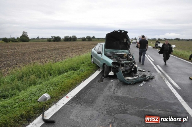 Zdjęcie w galerii na portalu naszraciborz.pl: 45-latek z passata wyprzedzał na łuku drogi. To doprowadziło do czołowego zderzenia wiadomości z regionu