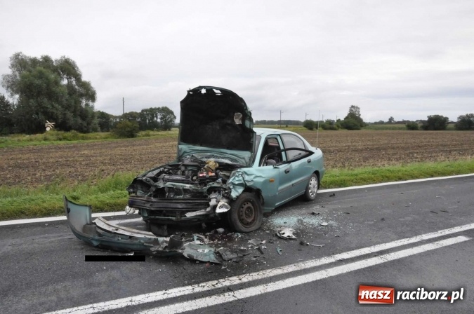 Zdjęcie w galerii na portalu naszraciborz.pl: 45-latek z passata wyprzedzał na łuku drogi. To doprowadziło do czołowego zderzenia wiadomości z regionu