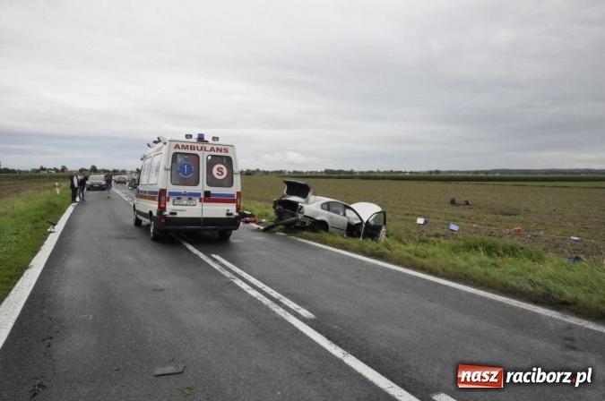 Zdjęcie w galerii na portalu naszraciborz.pl: 45-latek z passata wyprzedzał na łuku drogi. To doprowadziło do czołowego zderzenia wiadomości z regionu