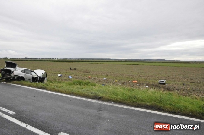 Zdjęcie w galerii na portalu naszraciborz.pl: 45-latek z passata wyprzedzał na łuku drogi. To doprowadziło do czołowego zderzenia wiadomości z regionu