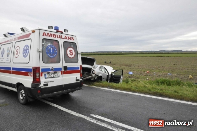 Zdjęcie w galerii na portalu naszraciborz.pl: 45-latek z passata wyprzedzał na łuku drogi. To doprowadziło do czołowego zderzenia wiadomości z regionu