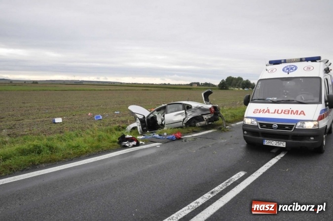 Zdjęcie w galerii na portalu naszraciborz.pl: 45-latek z passata wyprzedzał na łuku drogi. To doprowadziło do czołowego zderzenia wiadomości z regionu