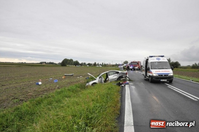 Zdjęcie w galerii na portalu naszraciborz.pl: 45-latek z passata wyprzedzał na łuku drogi. To doprowadziło do czołowego zderzenia wiadomości z regionu
