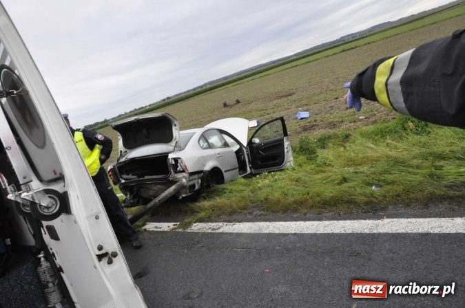 Zdjęcie w galerii na portalu naszraciborz.pl: 45-latek z passata wyprzedzał na łuku drogi. To doprowadziło do czołowego zderzenia wiadomości z regionu