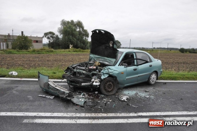 Zdjęcie w galerii na portalu naszraciborz.pl: 45-latek z passata wyprzedzał na łuku drogi. To doprowadziło do czołowego zderzenia wiadomości z regionu