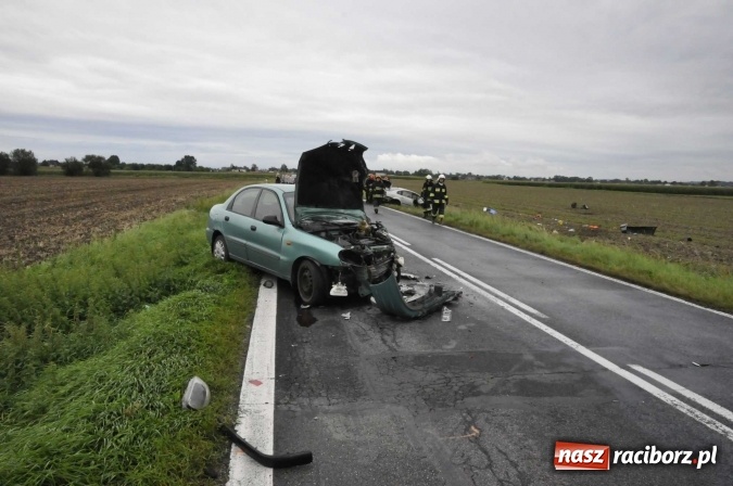 Zdjęcie w galerii na portalu naszraciborz.pl: 45-latek z passata wyprzedzał na łuku drogi. To doprowadziło do czołowego zderzenia wiadomości z regionu