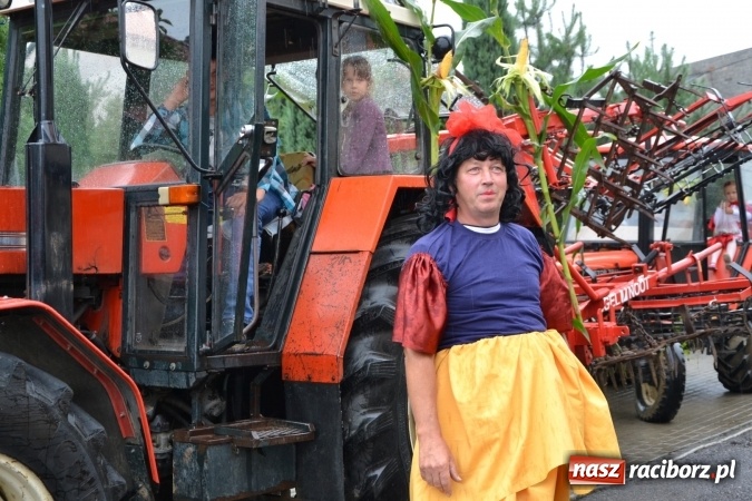 Zdjęcie w galerii na portalu naszraciborz.pl: Piratki z Karaibów na dożynkach w Roszkowie wiadomości z regionu