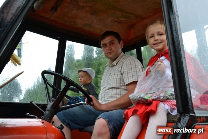 Zdjęcie w galerii na portalu naszraciborz.pl: Piratki z Karaibów na dożynkach w Roszkowie wiadomości z regionu