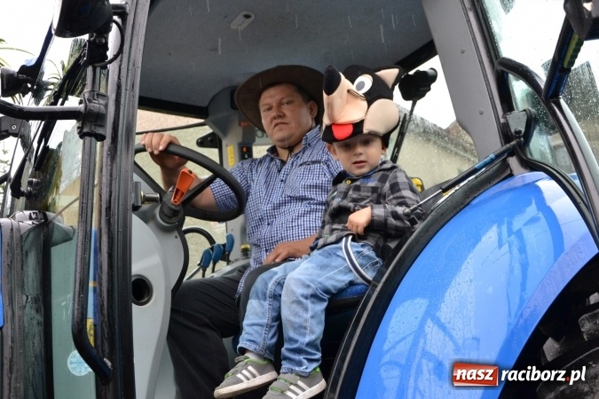 Zdjęcie w galerii na portalu naszraciborz.pl: Piratki z Karaibów na dożynkach w Roszkowie wiadomości z regionu