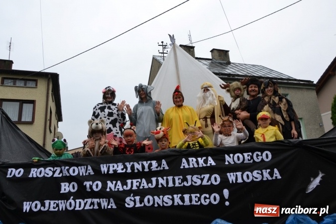 Zdjęcie w galerii na portalu naszraciborz.pl: Piratki z Karaibów na dożynkach w Roszkowie wiadomości z regionu