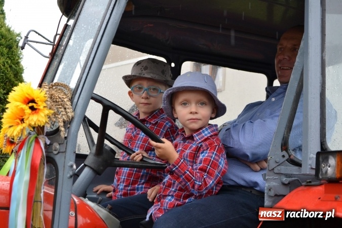 Zdjęcie w galerii na portalu naszraciborz.pl: Piratki z Karaibów na dożynkach w Roszkowie wiadomości z regionu