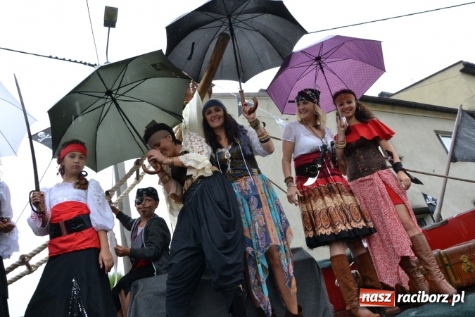 Zdjęcie w galerii na portalu naszraciborz.pl: Piratki z Karaibów na dożynkach w Roszkowie wiadomości z regionu