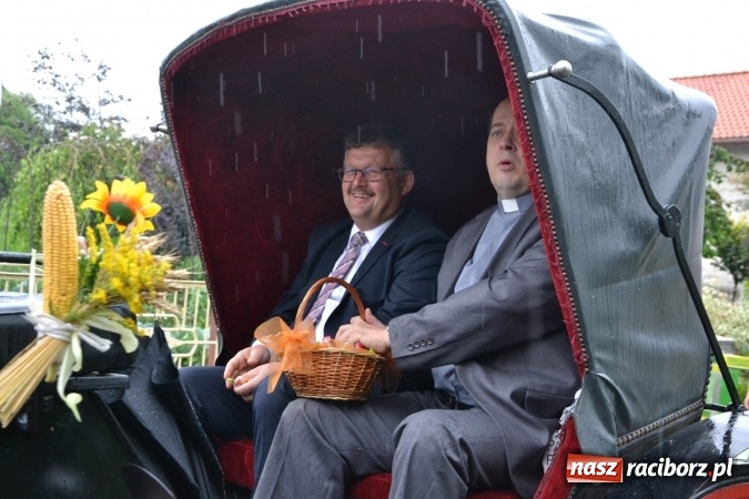 Zdjęcie w galerii na portalu naszraciborz.pl: Piratki z Karaibów na dożynkach w Roszkowie wiadomości z regionu