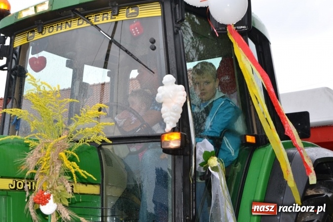 Zdjęcie w galerii na portalu naszraciborz.pl: Piratki z Karaibów na dożynkach w Roszkowie wiadomości z regionu