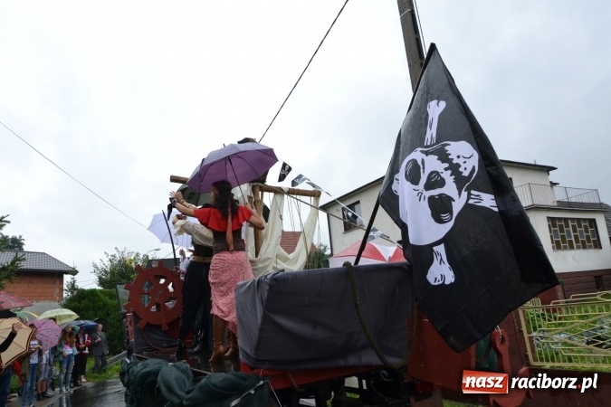 Zdjęcie w galerii na portalu naszraciborz.pl: Piratki z Karaibów na dożynkach w Roszkowie wiadomości z regionu