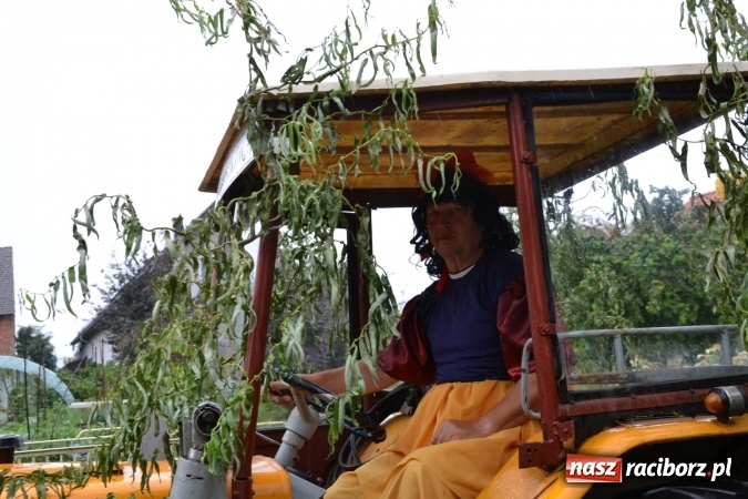 Zdjęcie w galerii na portalu naszraciborz.pl: Piratki z Karaibów na dożynkach w Roszkowie wiadomości z regionu