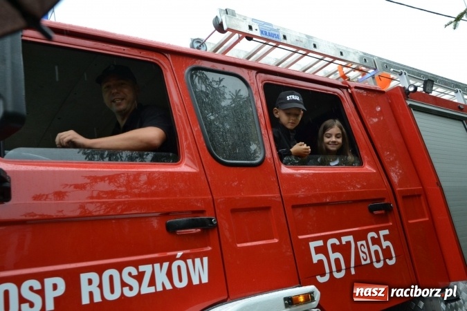 Zdjęcie w galerii na portalu naszraciborz.pl: Piratki z Karaibów na dożynkach w Roszkowie wiadomości z regionu