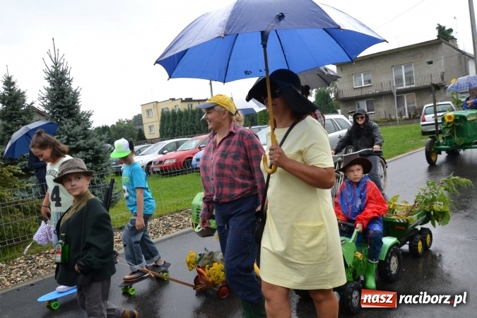 Zdjęcie w galerii na portalu naszraciborz.pl: Piratki z Karaibów na dożynkach w Roszkowie wiadomości z regionu