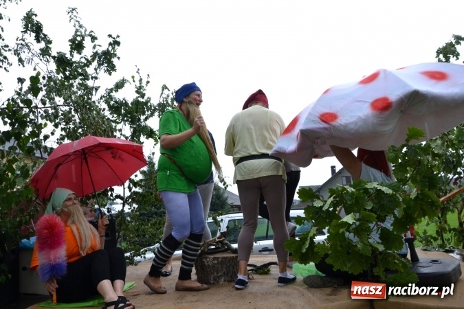 Zdjęcie w galerii na portalu naszraciborz.pl: Piratki z Karaibów na dożynkach w Roszkowie wiadomości z regionu
