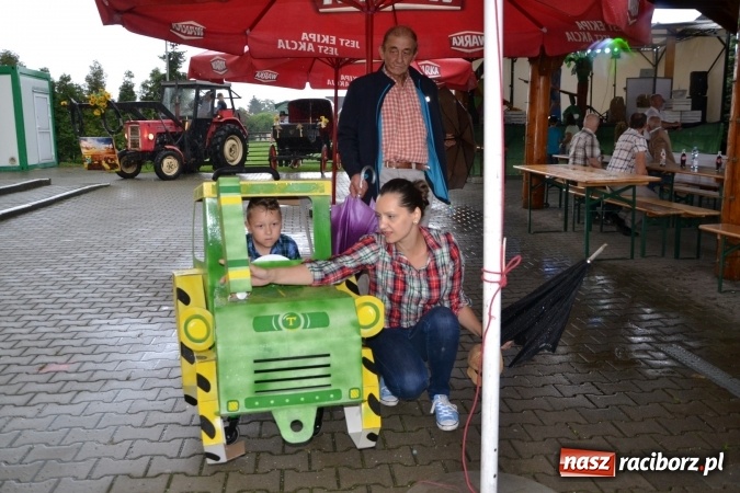 Zdjęcie w galerii na portalu naszraciborz.pl: Piratki z Karaibów na dożynkach w Roszkowie wiadomości z regionu