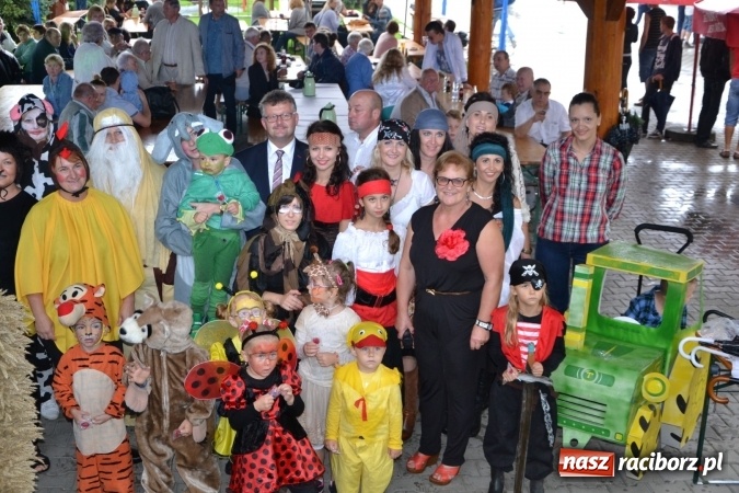 Zdjęcie w galerii na portalu naszraciborz.pl: Piratki z Karaibów na dożynkach w Roszkowie wiadomości z regionu